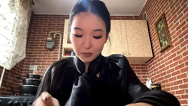 EmmaLeexth online show from 03.20.26