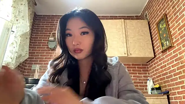 EmmaLeexth online show from 04.03.26