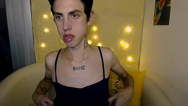 Snapshot of AlexNaughty14 chatting on 09.18.25 AlexNaughty14 online show from 09.18.25