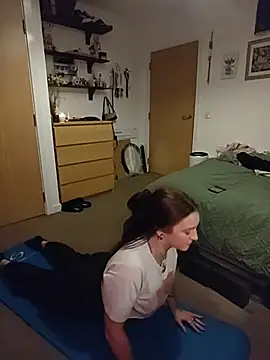 Snapshot of laradoom chatting on 11.14.25 laradoom online show from 11.14.25