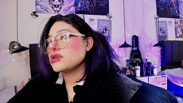 Snapshot of SabrinaV_ chatting on 06.19.26 SabrinaV online show from 06.19.26