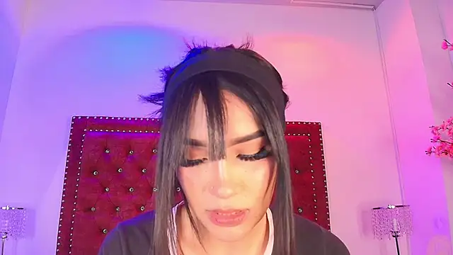 Snapshot of Kitty_rouusse chatting on 10.19.25 Kitty rouusse online show from 10.19.25
