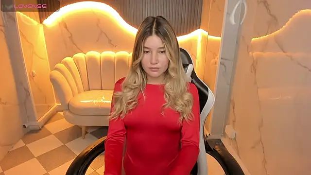 Emma1 b  online show from 10.11.25
