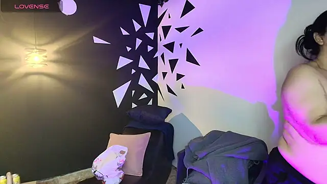 Snapshot of AgataThompson_ chatting on 10.17.25 AgataThompson online show from 10.17.25