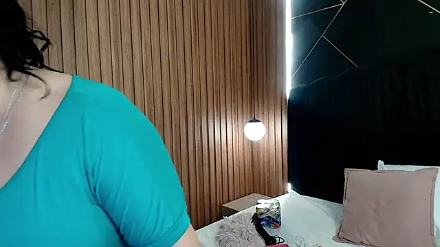 AgataThompson  online show from 02.19.26