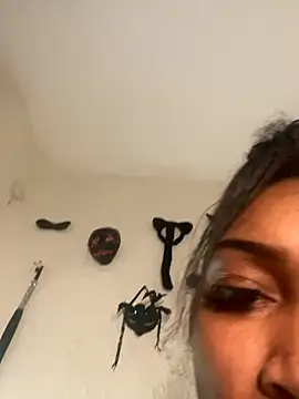 QUEENCALIMOD online show from 12.02.25