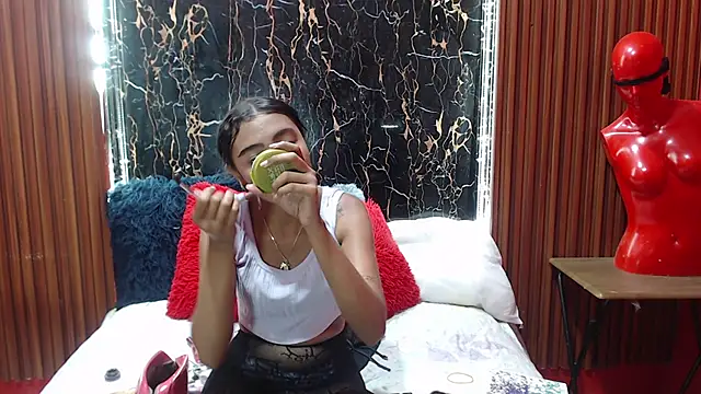 MadelinPaterson online show from 10.07.25