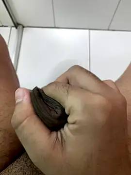 Snapshot of kylieputinha chatting on 09.23.25 kylieputinha online show from 09.23.25