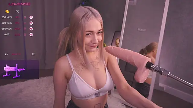 Snapshot of Blow_Star chatting on 12.19.25 Blow Star online show from 12.19.25