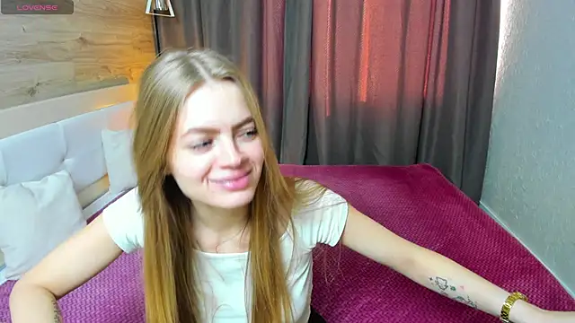 Snapshot of Alisa_Glamour chatting on 10.16.25 Alisa Glamour online show from 10.16.25