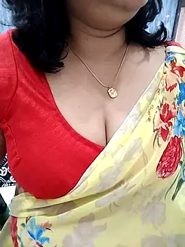 Snapshot of divya-jannu chatting on 10.14.25 divya-jannu online show from 10.14.25