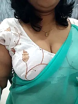 Snapshot of divya-jannu chatting on 10.17.25 divya-jannu online show from 10.17.25