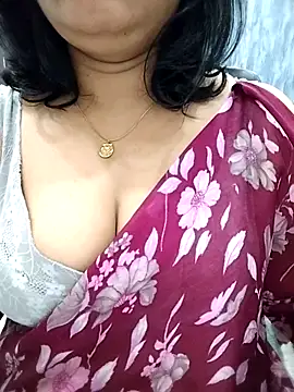 Snapshot of divya-jannu chatting on 10.18.25 divya-jannu online show from 10.18.25