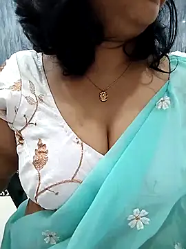 Snapshot of divya-jannu chatting on 10.20.25 divya-jannu online show from 10.20.25