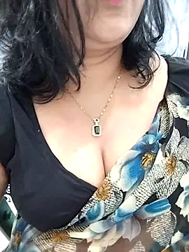 Snapshot of divya-jannu chatting on 10.21.25 divya-jannu online show from 10.21.25