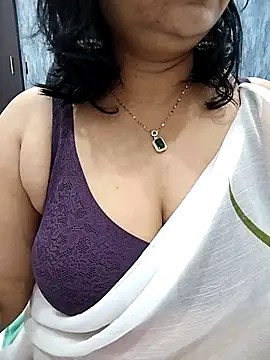 Snapshot of divya-jannu chatting on 10.22.25 divya-jannu online show from 10.22.25