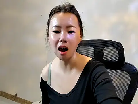 Snapshot of sallycui chatting on 09.25.25 sallycui online show from 09.25.25