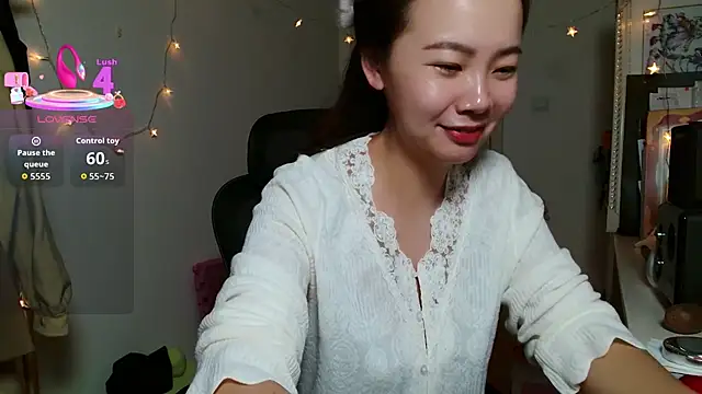 Snapshot of sallycui chatting on 10.21.25 sallycui online show from 10.21.25
