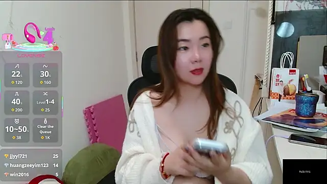 Snapshot of sallycui chatting on 04.25.26 sallycui online show from 04.25.26