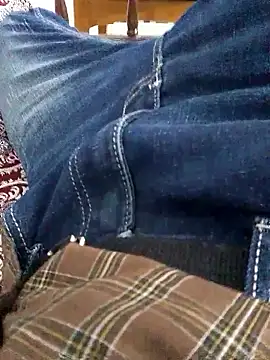 Snapshot of crish09 chatting on 10.29.25 crish09 online show from 10.29.25