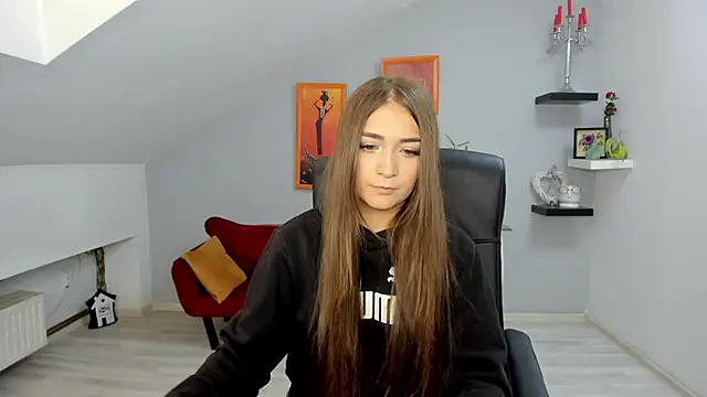 EllaClarke online show from 10.05.25