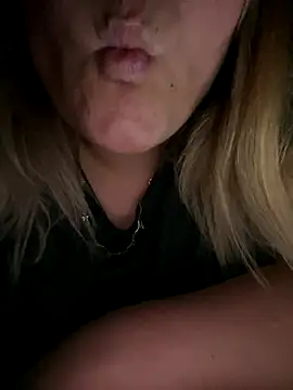 Snapshot of Heidaa chatting on 10.15.25 Heidaa online show from 10.15.25
