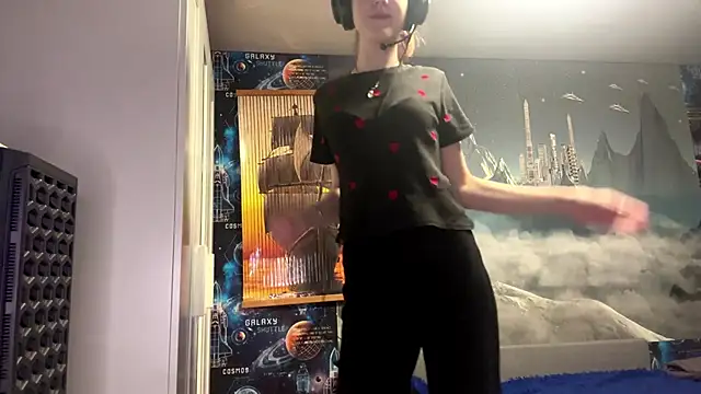 Elira Breeze online show from 11.03.25