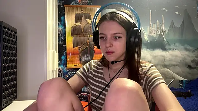 Elira Breeze online show from 11.07.25