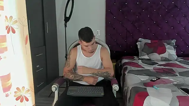 BooyHott  online show from 10.10.25