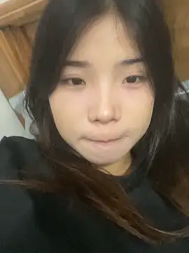 Snapshot of -Tania- chatting on 10.05.25 -Tania- online show from 10.05.25