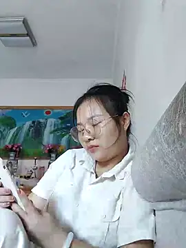 Snapshot of emiu_xinh03 chatting on 09.22.25 emiu xinh03 online show from 09.22.25