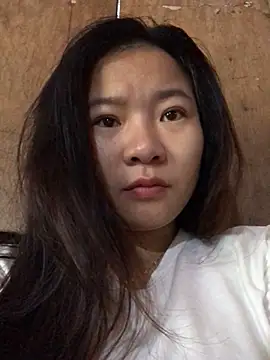 Snapshot of emiu_xinh03 chatting on 10.23.25 emiu xinh03 online show from 10.23.25