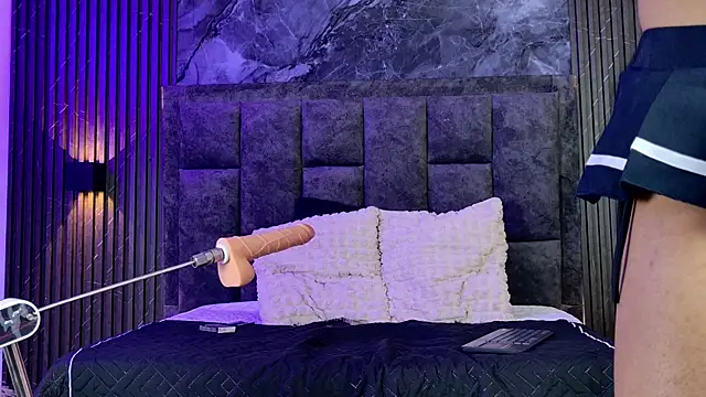 Snapshot of Suzie_cox chatting on 10.03.25 Suzie cox online show from 10.03.25