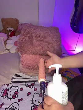 Mericute  online show from 10.17.25