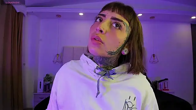 Gyal 8  online show from 01.10.26