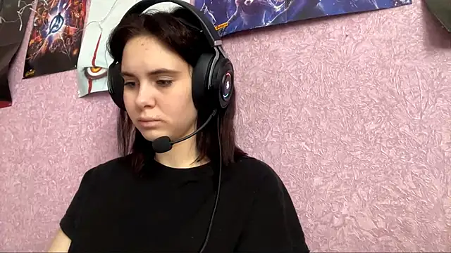 Snapshot of MollyPartey chatting on 09.27.25 MollyPartey online show from 09.27.25