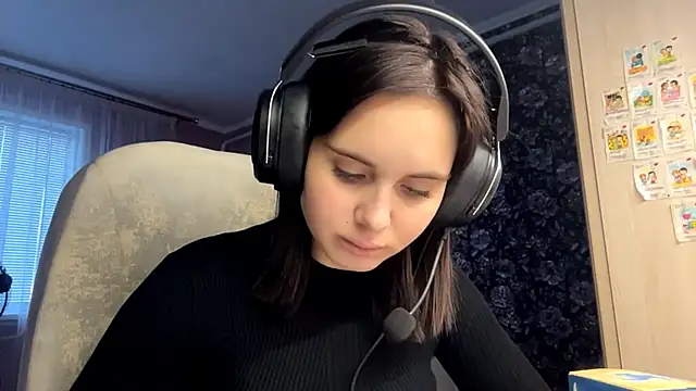 Snapshot of MollyPartey chatting on 09.30.25 MollyPartey online show from 09.30.25