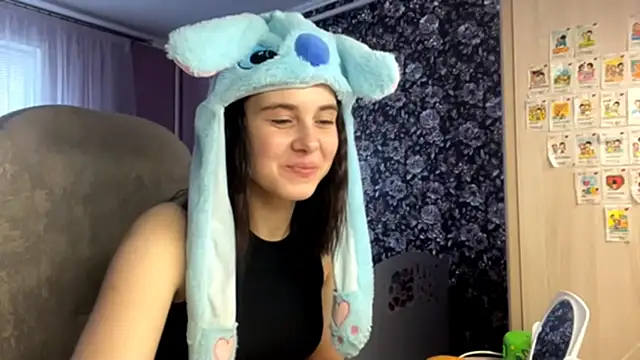 Snapshot of MollyPartey chatting on 10.08.25 MollyPartey online show from 10.08.25