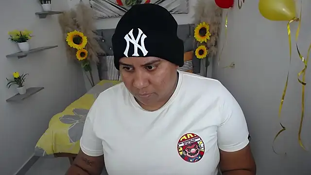 Snapshot of hotlesby_valery chatting on 10.11.25 hotlesby valery online show from 10.11.25