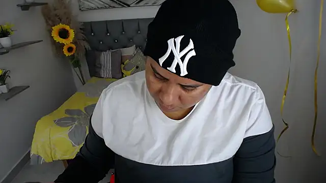 Snapshot of hotlesby_valery chatting on 10.16.25 hotlesby valery online show from 10.16.25