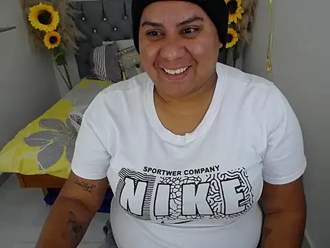 Snapshot of hotlesby_valery chatting on 10.24.25 hotlesby valery online show from 10.24.25