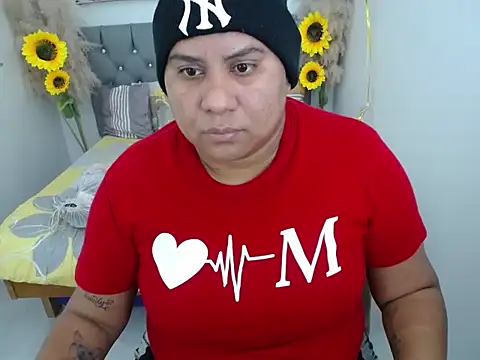 Snapshot of hotlesby_valery chatting on 10.29.25 hotlesby valery online show from 10.29.25