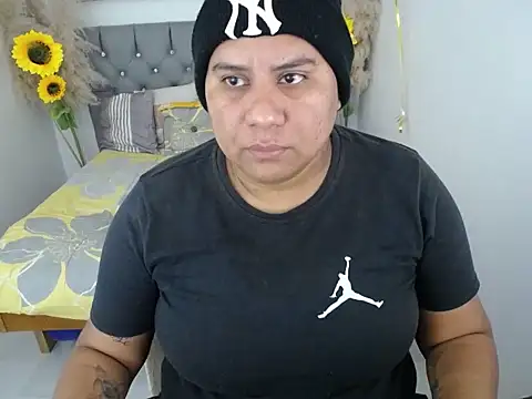 Snapshot of hotlesby_valery chatting on 10.31.25 hotlesby valery online show from 10.31.25