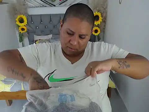 Snapshot of hotlesby_valery chatting on 12.15.25 hotlesby valery online show from 12.15.25