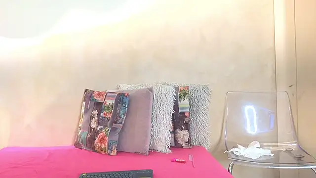 Snapshot of SaraGuzmann chatting on 03.04.26 SaraGuzmann online show from 03.04.26