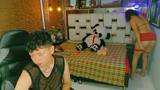 Snapshot of Twindesires chatting on 10.28.25 Twindesires online show from 10.28.25