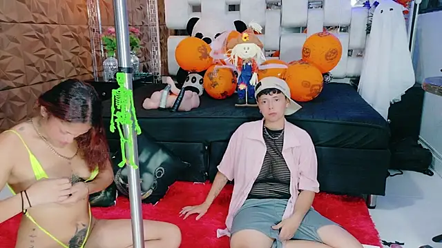 Snapshot of Twindesires chatting on 10.29.25 Twindesires online show from 10.29.25