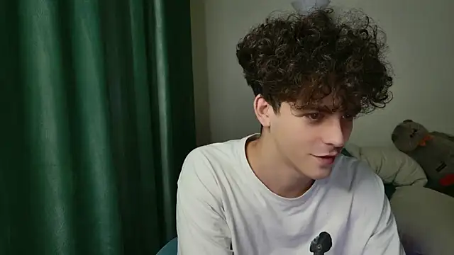 Snapshot of dreamgonetan chatting on 09.23.25 dreamgonetan online show from 09.23.25