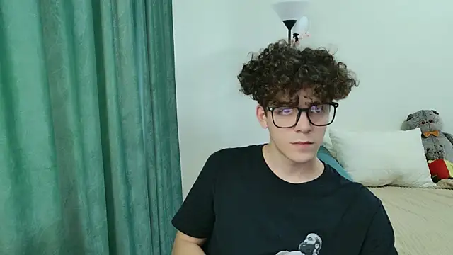 Snapshot of dreamgonetan chatting on 09.23.25 dreamgonetan online show from 09.23.25