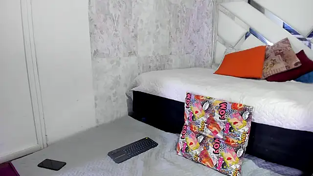 Snapshot of sarita_princess7 chatting on 10.27.25 sarita princess7 online show from 10.27.25